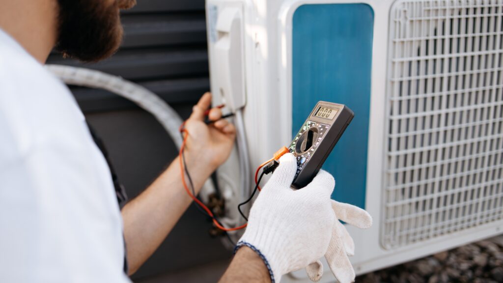 Prüfung der elektrischen Funktionen der Klimaanlage